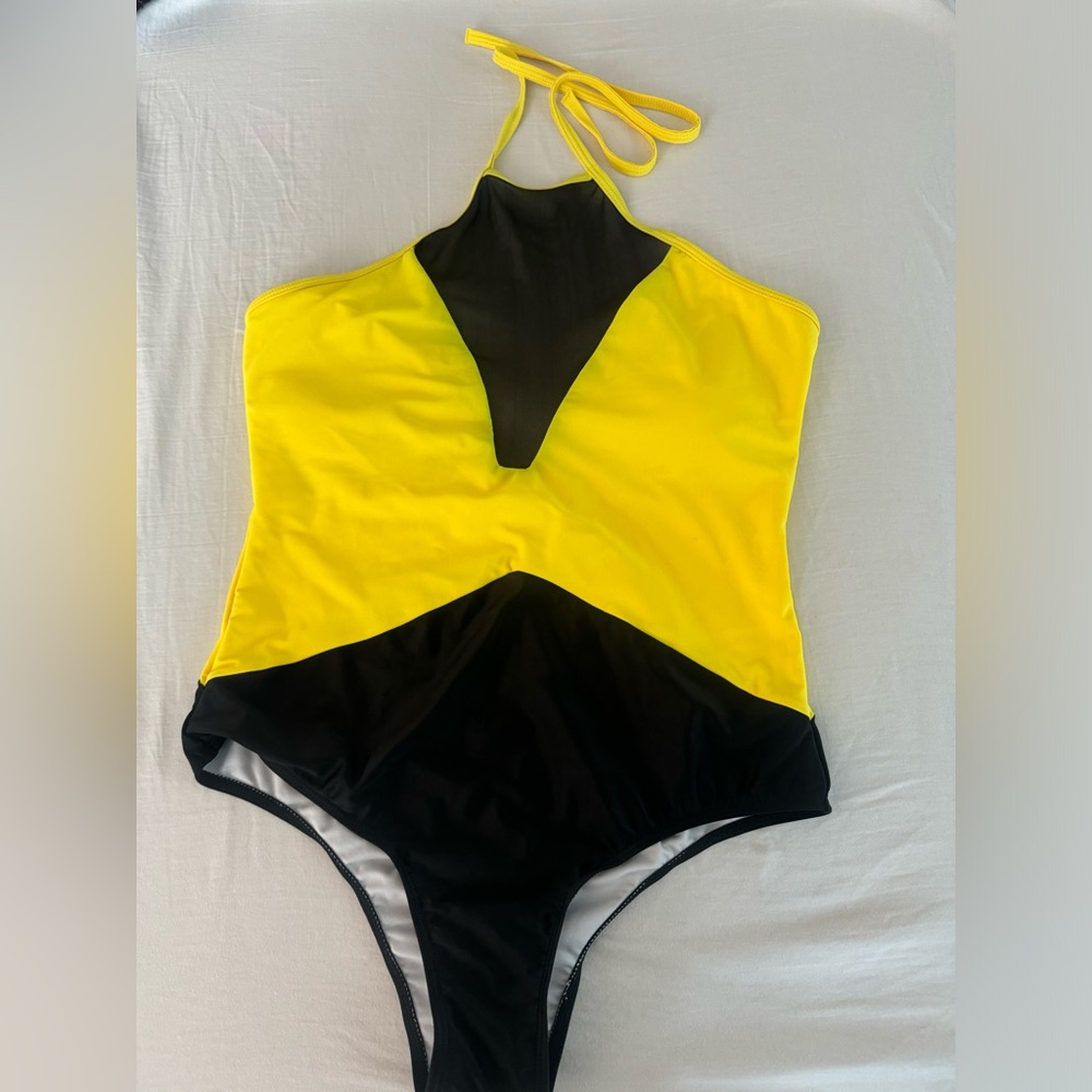 Sporty swim Black & Yellow Halter top style 1 piece one piece swimsuit. Large L - Picture 3 of 9